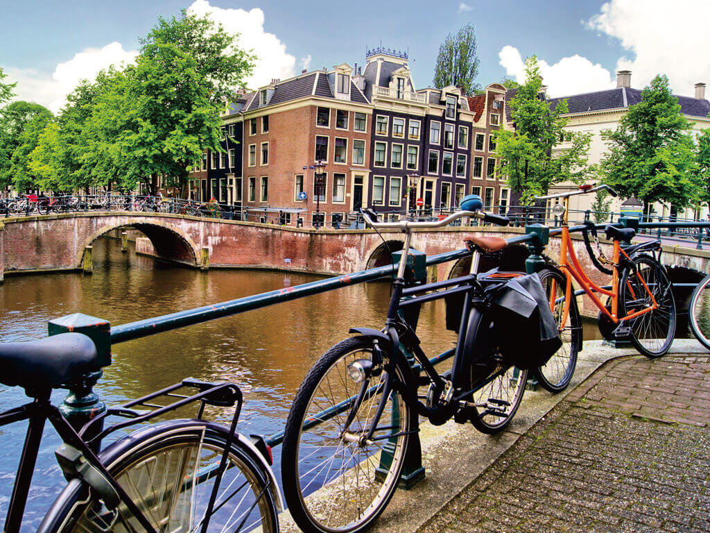 アムステルダム　運河　自転車
